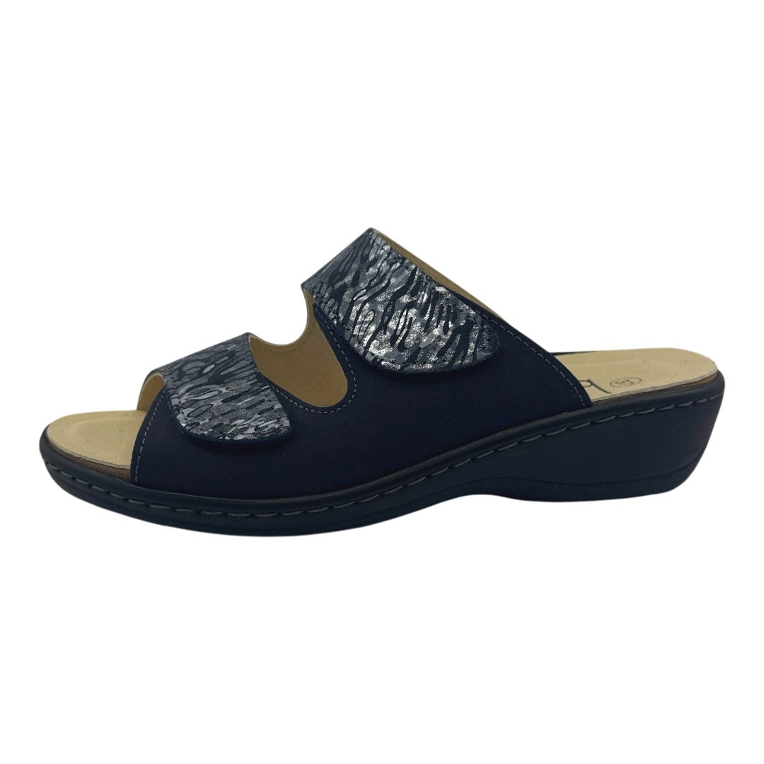 Chinelo Belvida 42.202, cor azul-marinho, vista exterior em perspetiva.