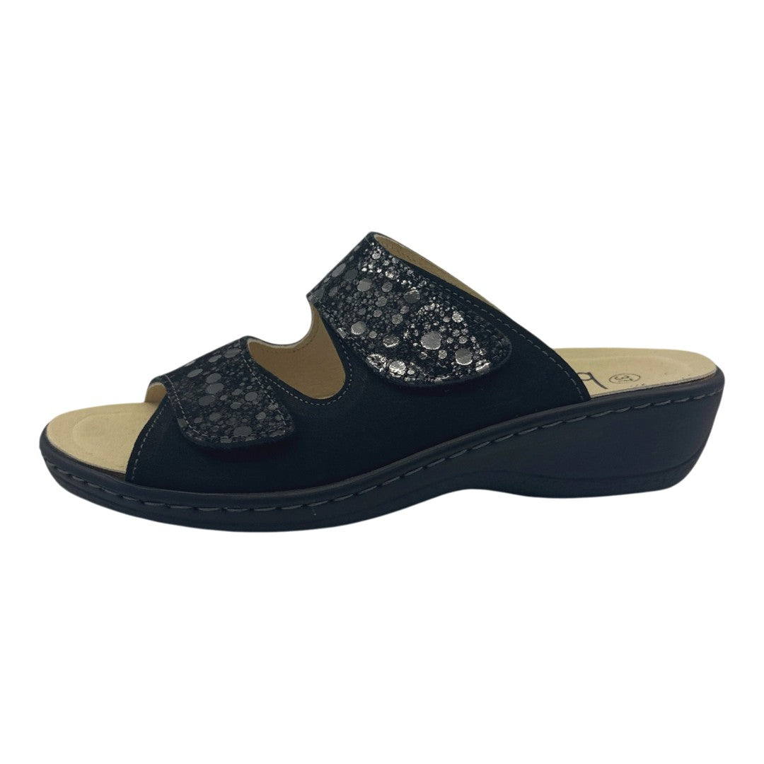 Chinelo Belvida 42.202, cor preto, vista exterior em perspetiva.