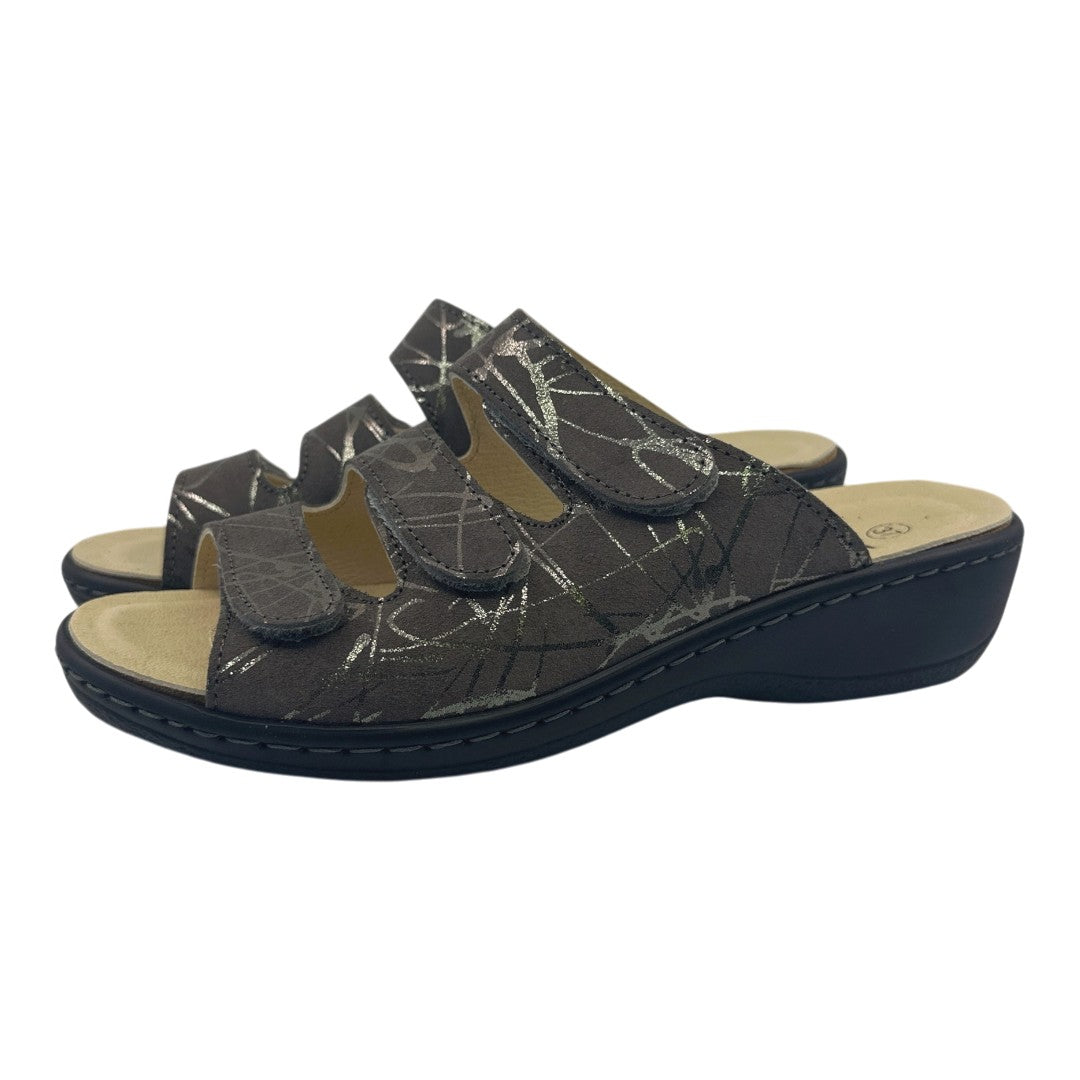 Chinelo Belvida 42.406, cor cinzento, par em perspetiva.