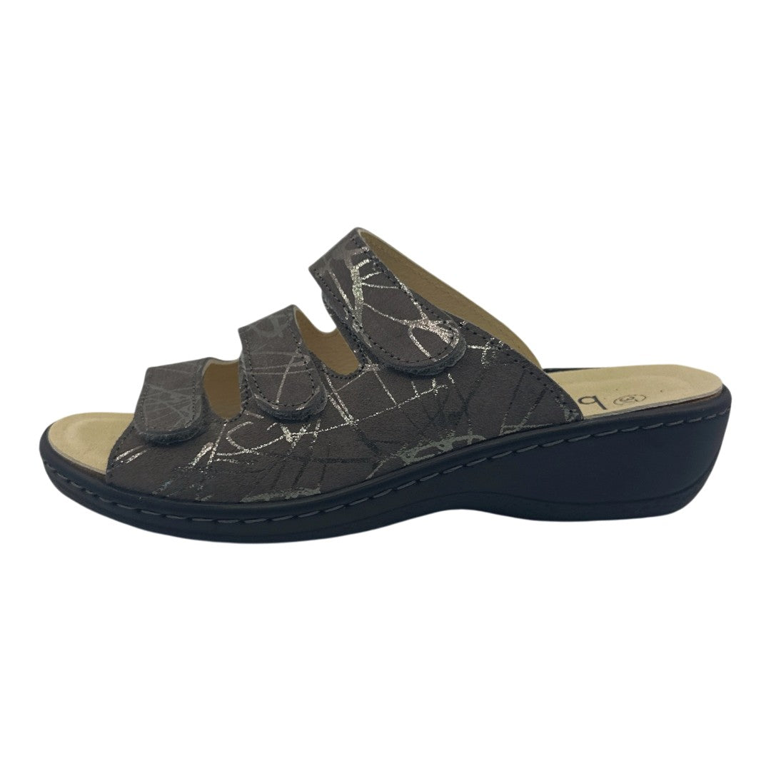 Chinelo Belvida 42.406, cor cinzento, vista exterior em perspetiva.