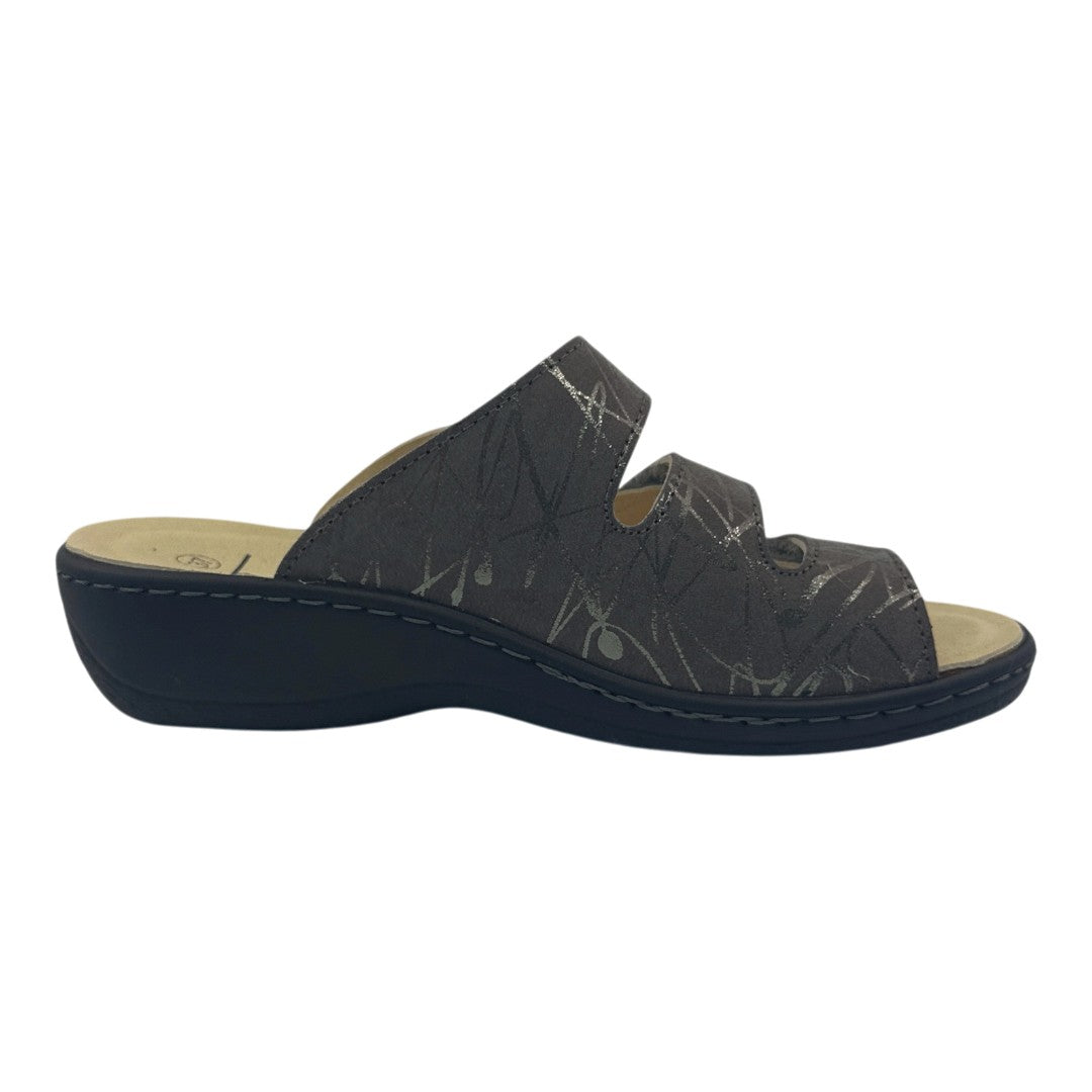Chinelo Belvida 42.406, cor cinzento, vista lateral interior.