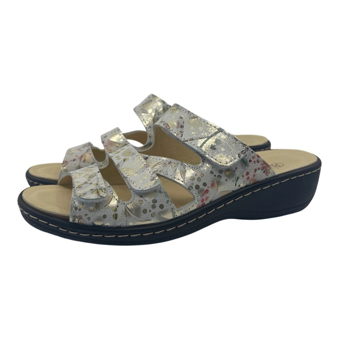Chinelo Belvida 42.482, cor dourado, par em perspetiva.