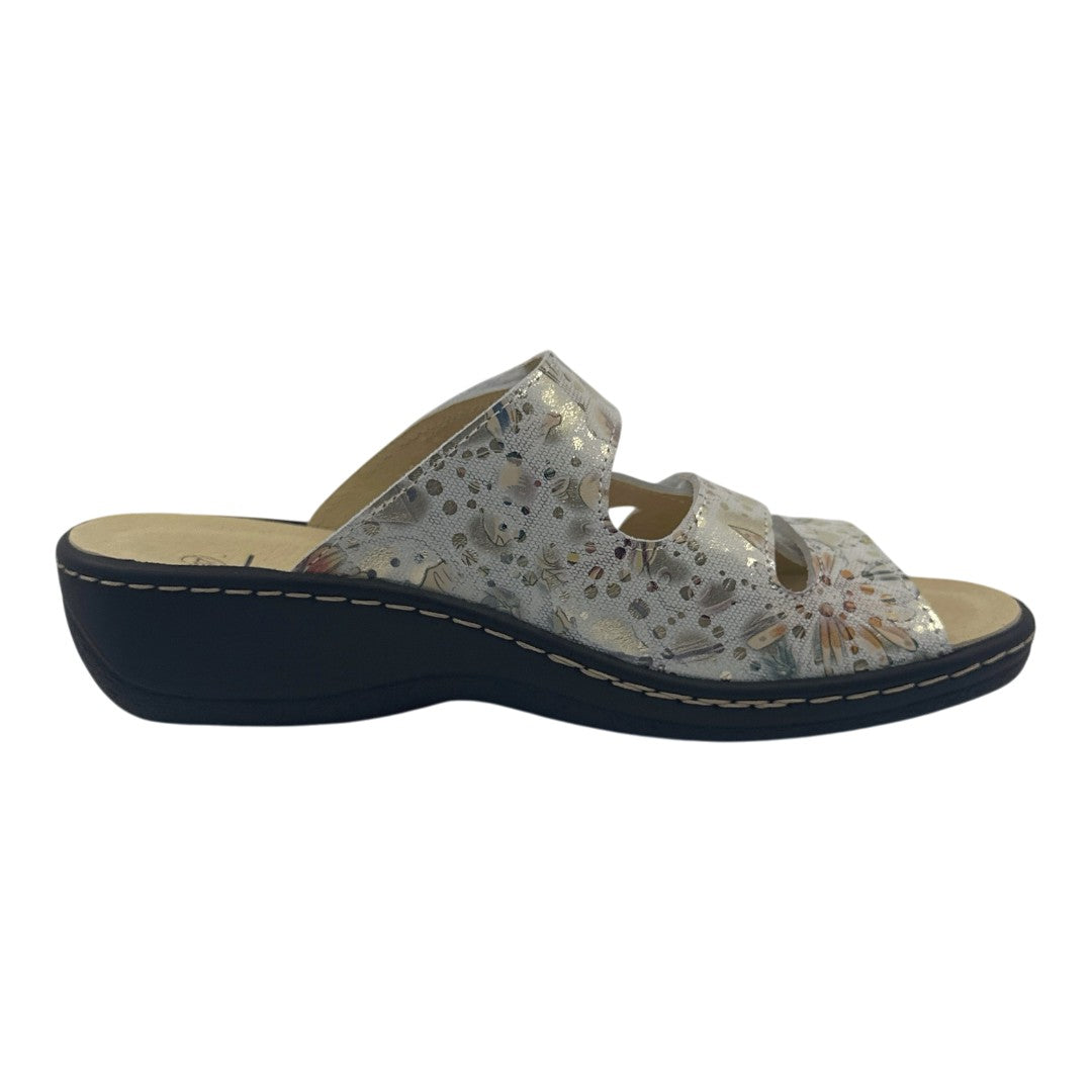 Chinelo Belvida 42.482, cor dourado, vista lateral interior.