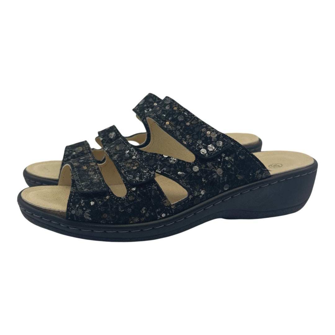 Chinelo Belvida 42.482, cor platina, par em perspetiva.