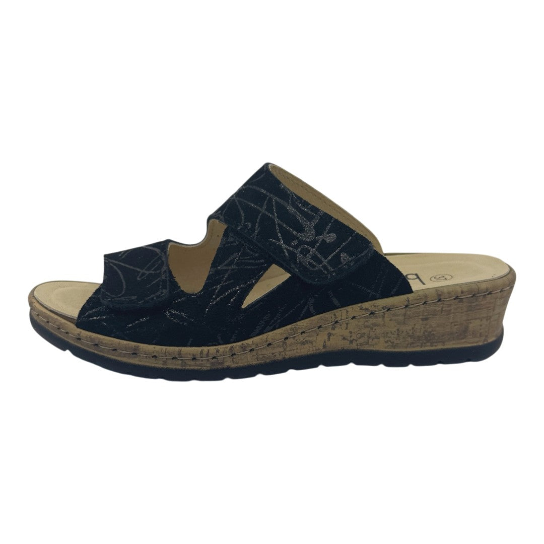 Chinelo Belvida 43.495, cor preto, vista exterior em perspetiva.