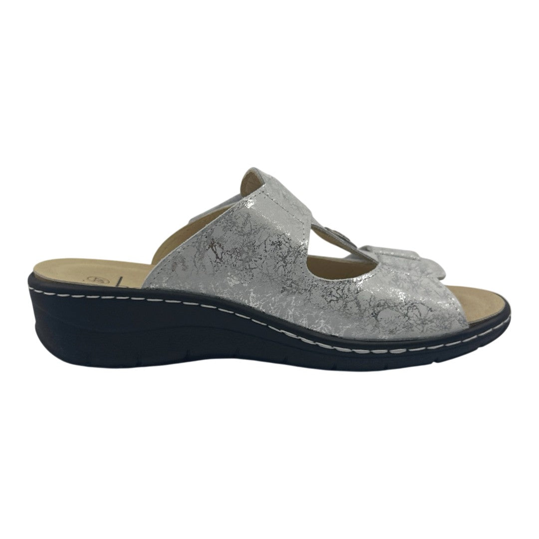 Chinelo Belvida 45.218, cor prateado, vista lateral interior.