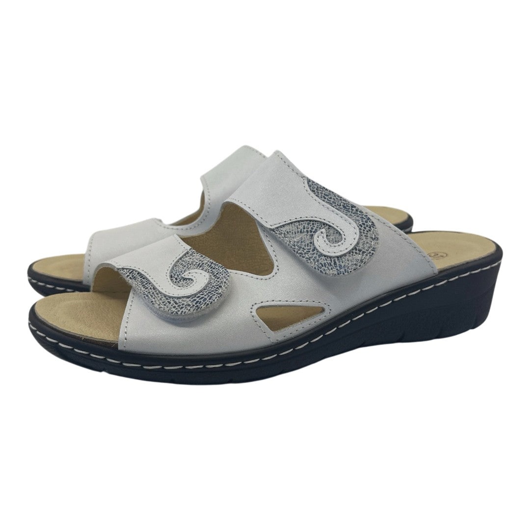 Chinelo Belvida 45.463, cor branco, par em perspetiva.