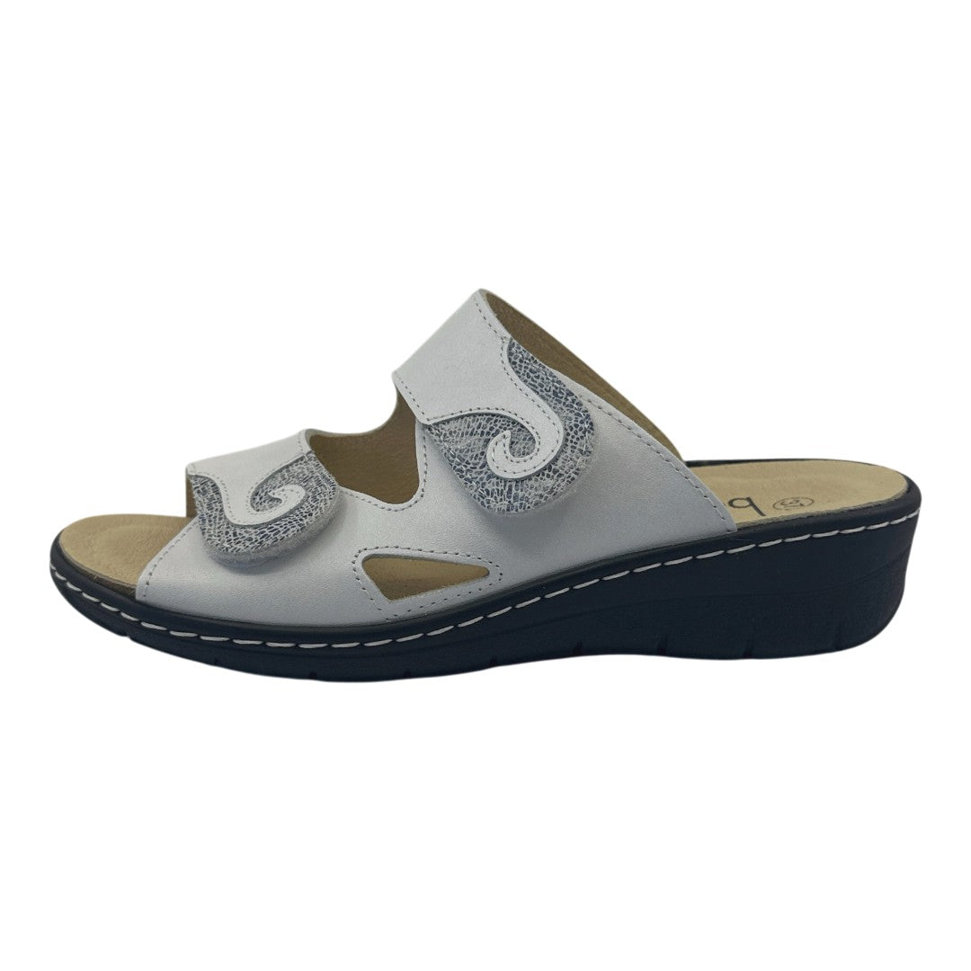 Chinelo Belvida 45.463, cor branco, vista exterior em perspetiva.