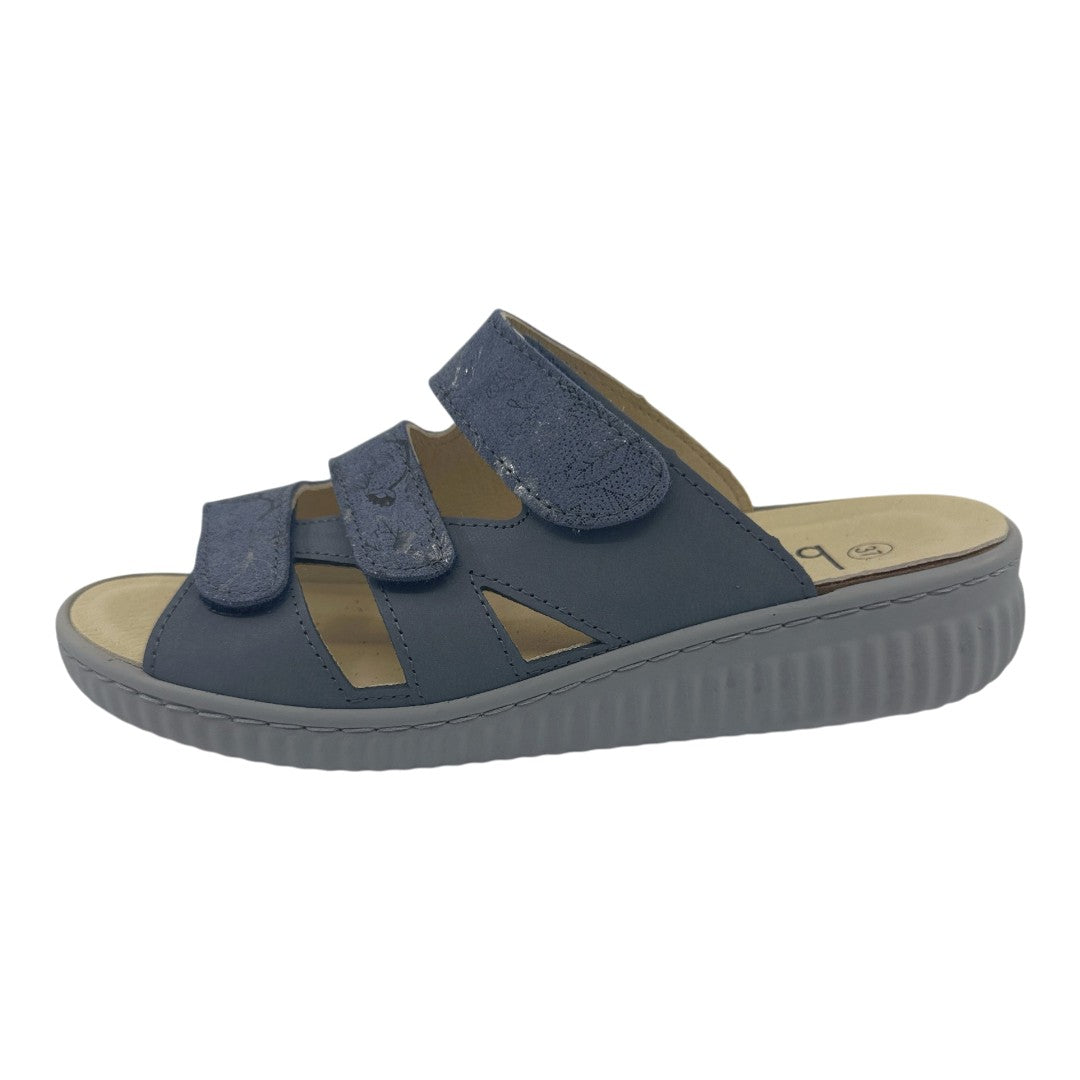 Chinelo Belvida 47.060, cor azul, vista exterior em perspetiva.