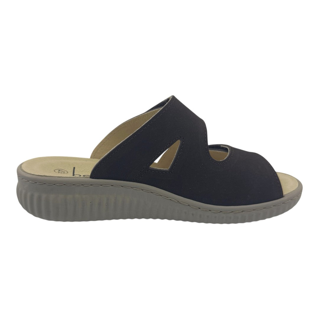 Chinelo Belvida 47.403, cor castanho, vista lateral interior.