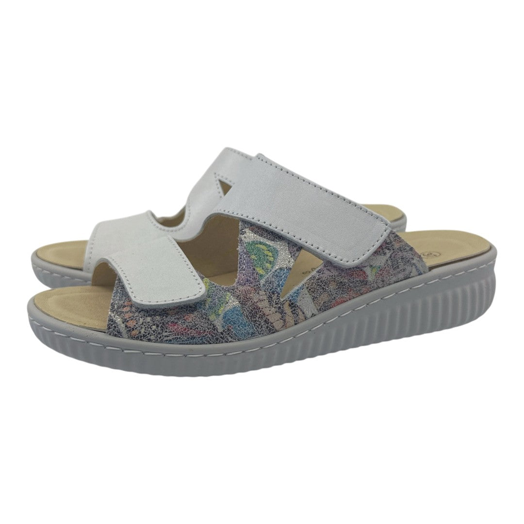 Chinelo Belvida 47.495, cor branco, par em perspetiva.