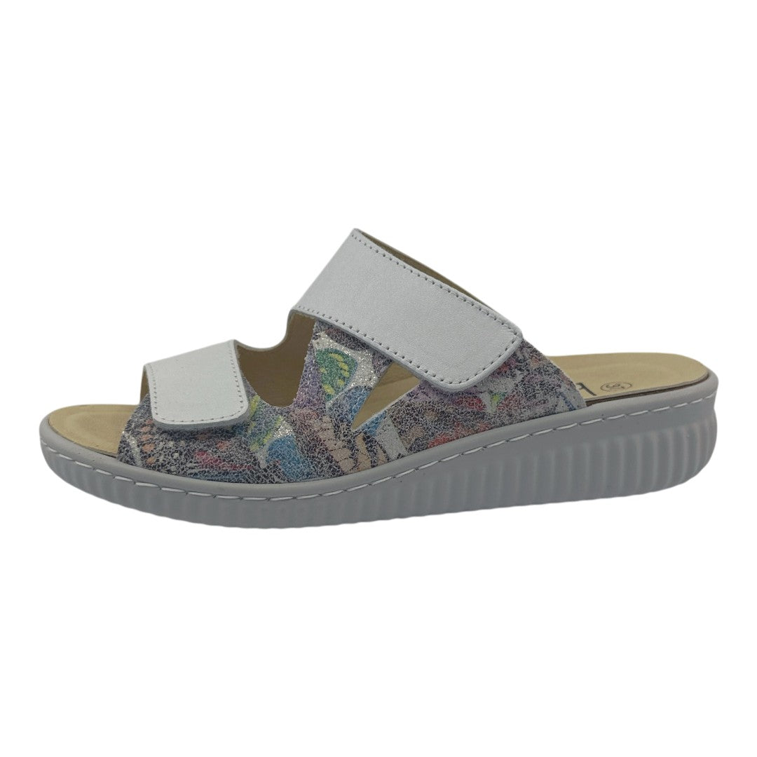 Chinelo Belvida 47.495, cor branco, vista exterior em perspetiva.