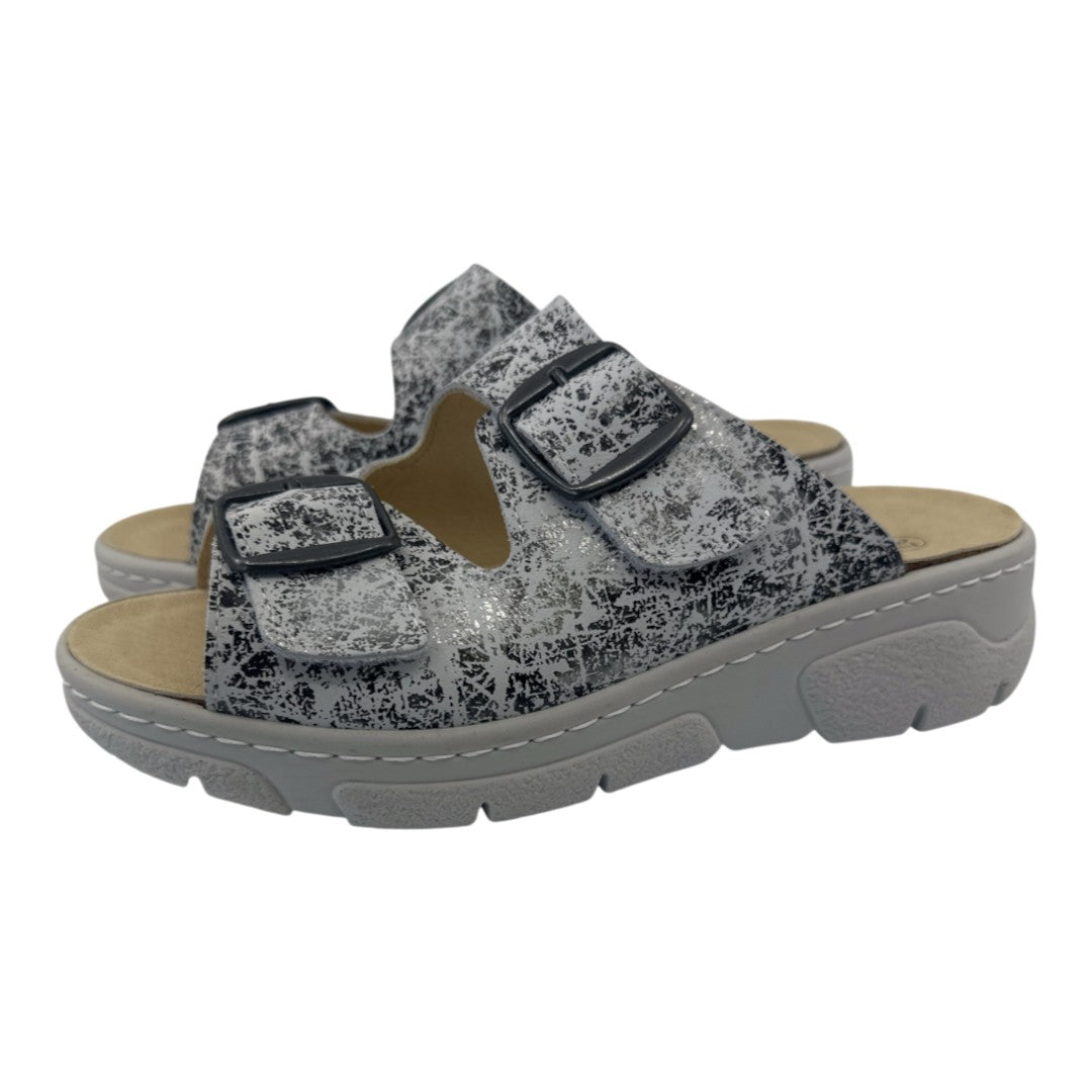 Maggie Chinelo 81.010 — Preto. Acabamento Orion — vista em perspetiva
