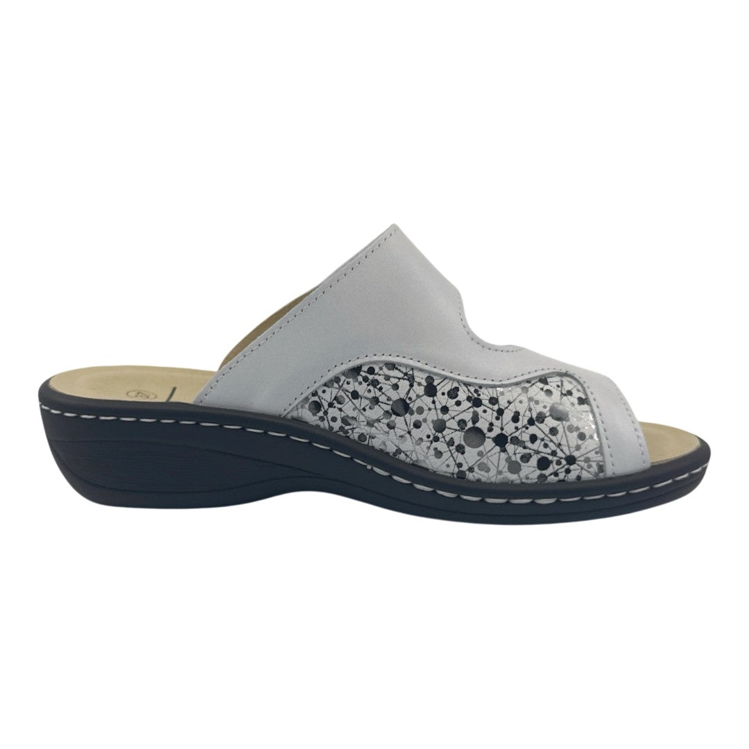 Chinelo Belvida 10.300, cor branco, vista do lado oposto.
