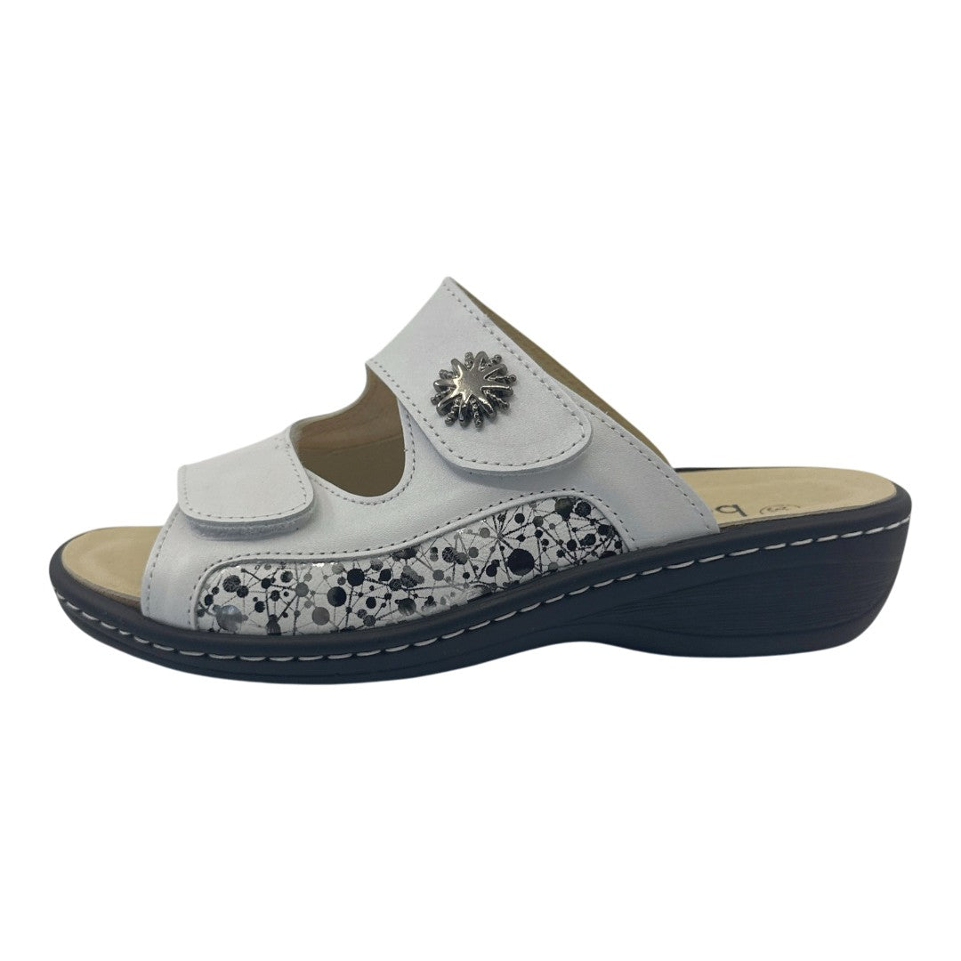Chinelo Belvida 10.300, cor branco, vista lateral.