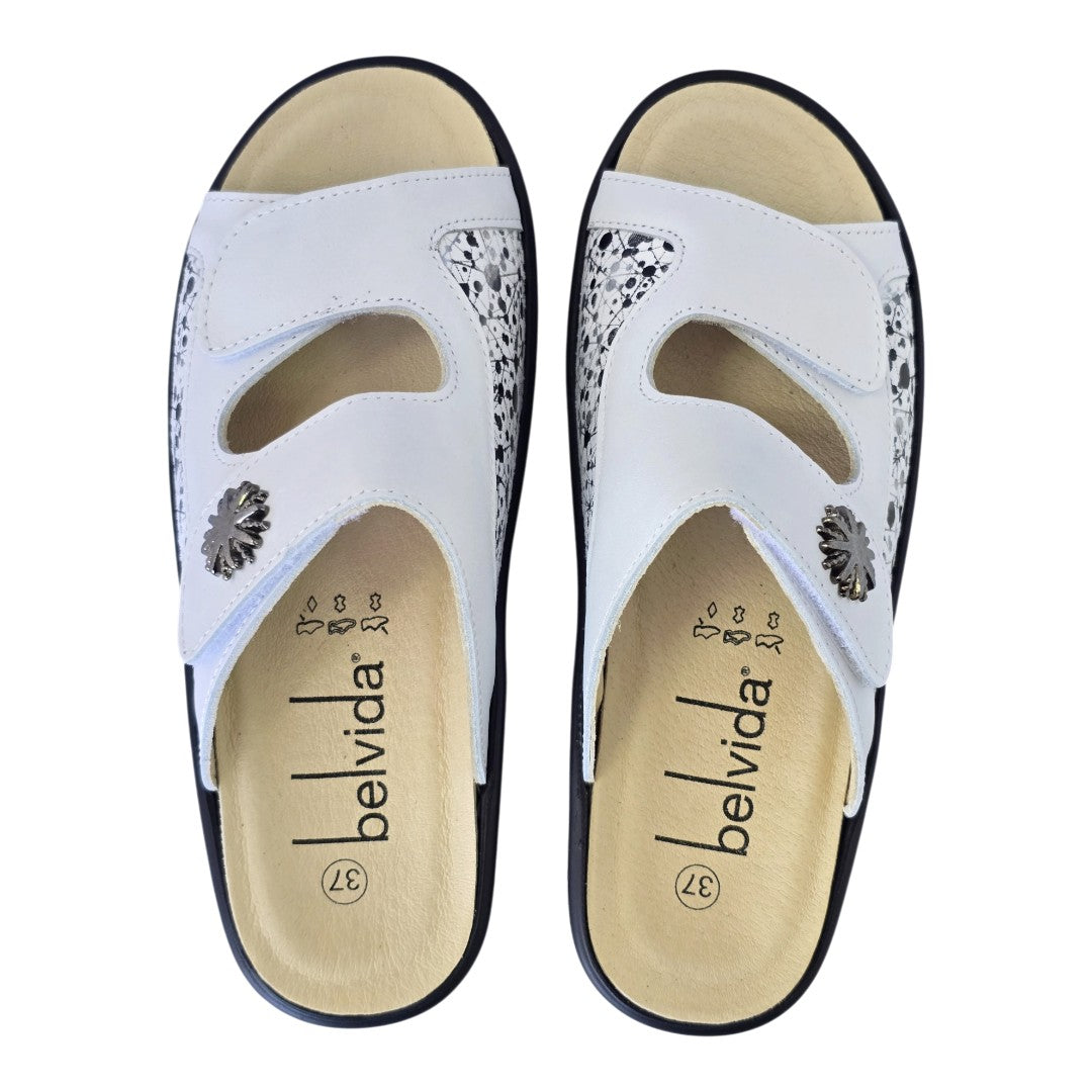 Chinelo Belvida 10.300, cor branco, vista superior do par.