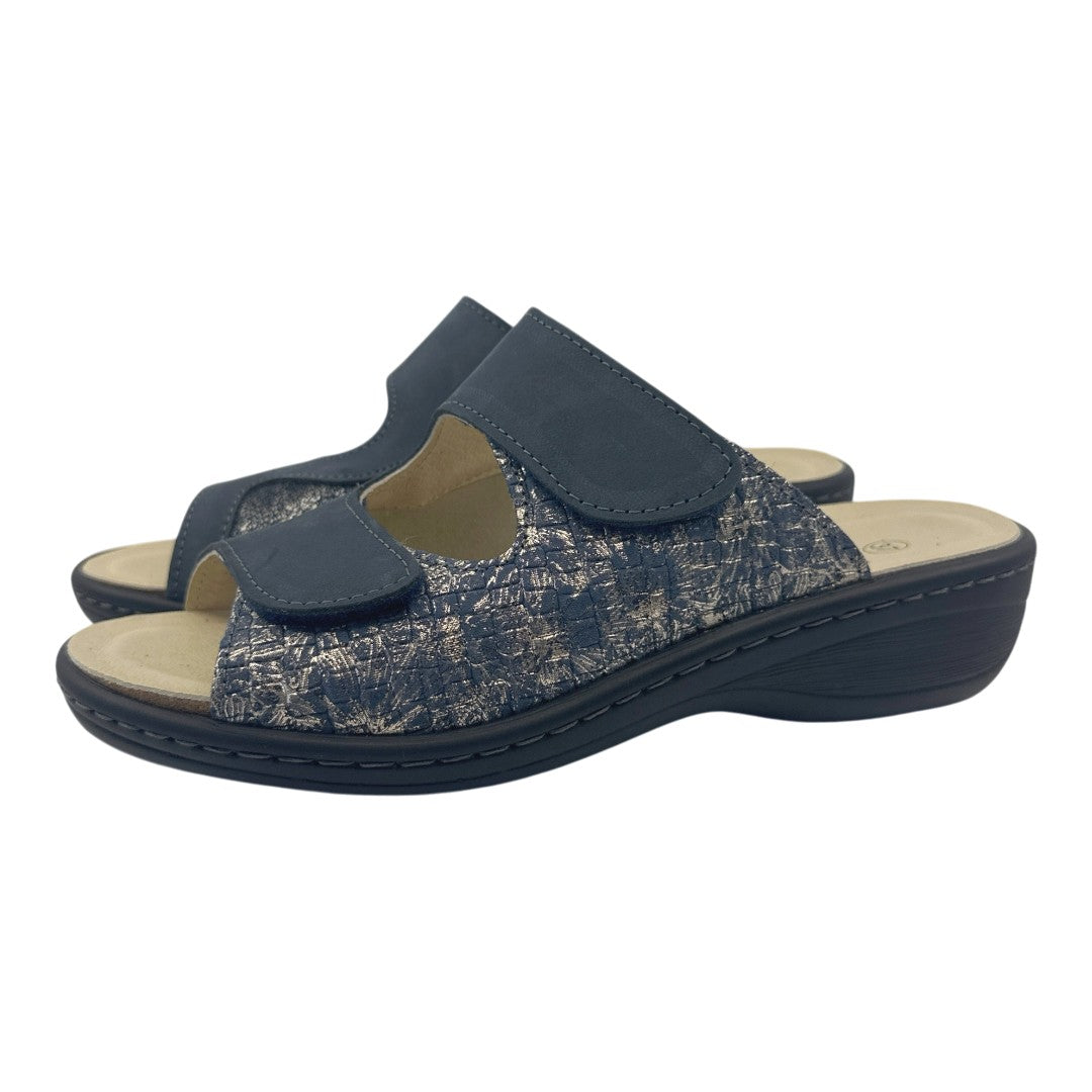 Chinelo Belvida 10.302, cor azul denim, par em perspetiva.