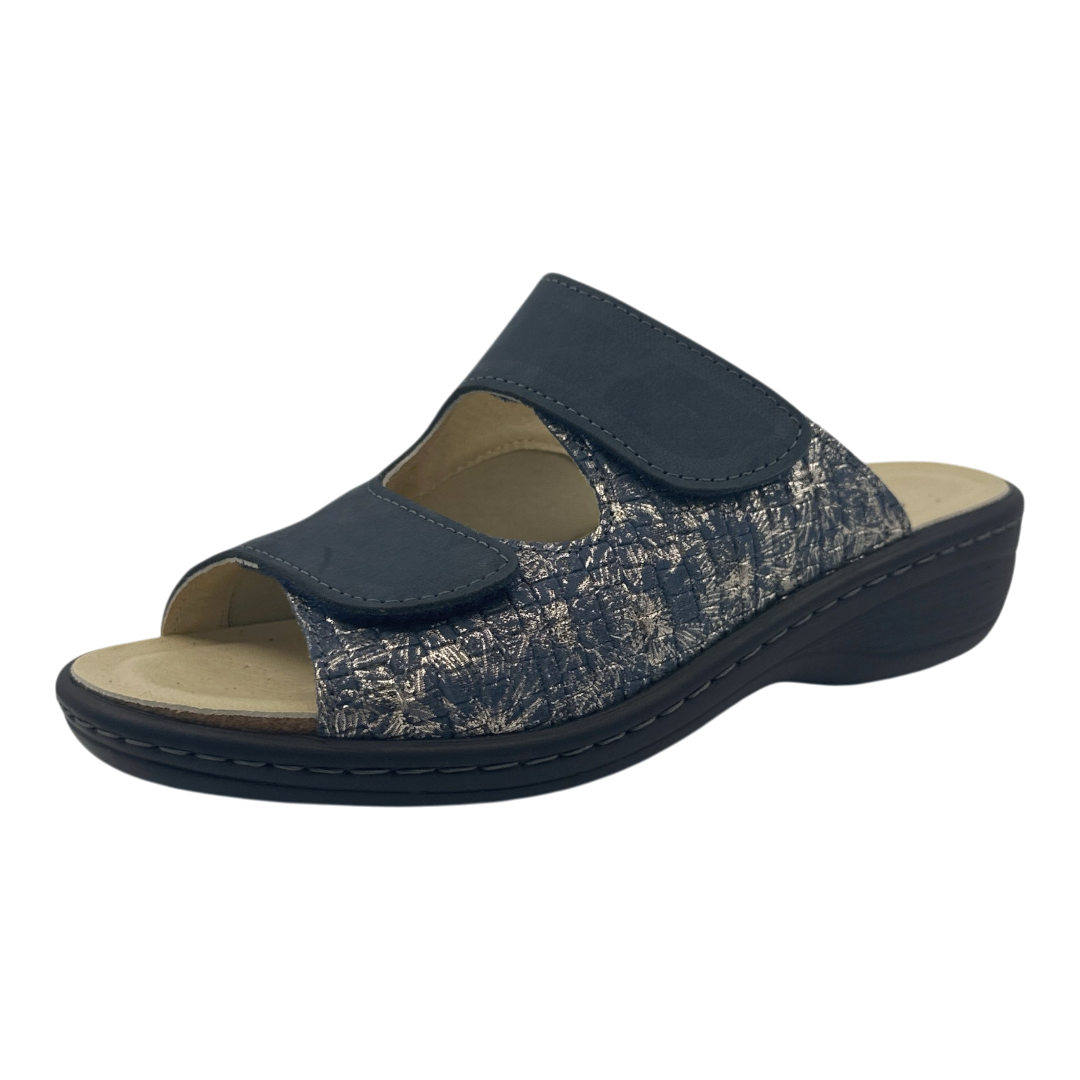 Chinelo Belvida 10.302, cor azul denim, vista em perspetiva.