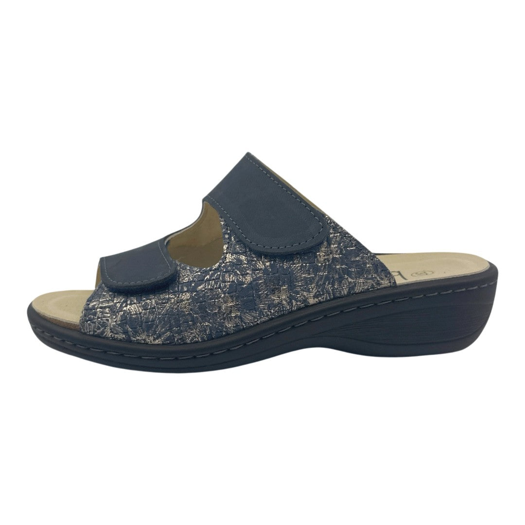 Chinelo Belvida 10.302, cor azul denim, vista lateral.