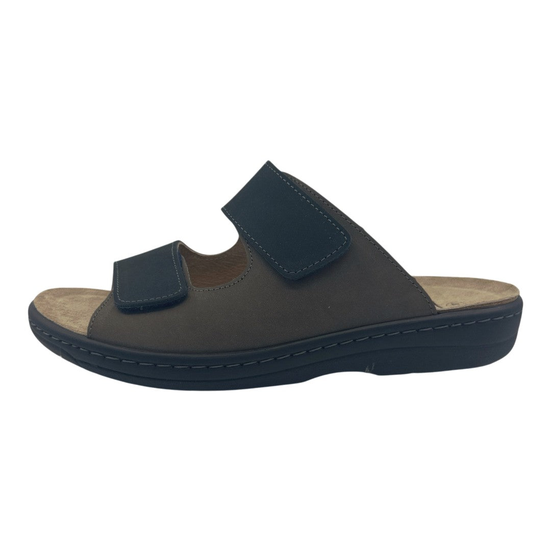 Chinelo Belvida 22.126, cor castanho e azul-marinho, vista lateral.