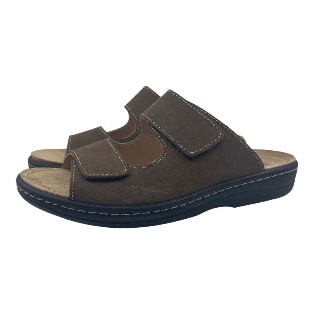 Chinelo Belvida 22.126, cor castanho, par em perspetiva.