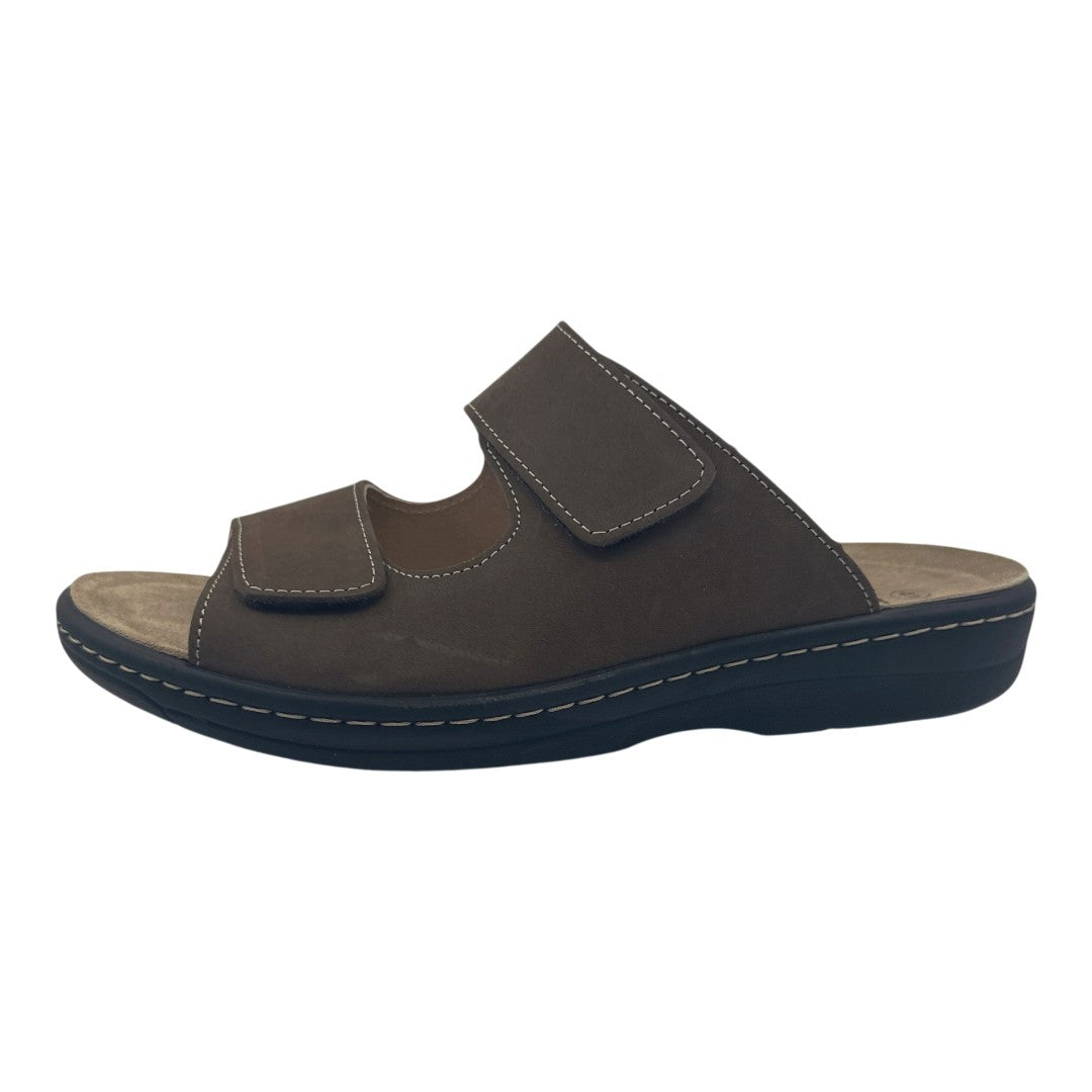 Chinelo Belvida 22.126, cor castanho, vista lateral.