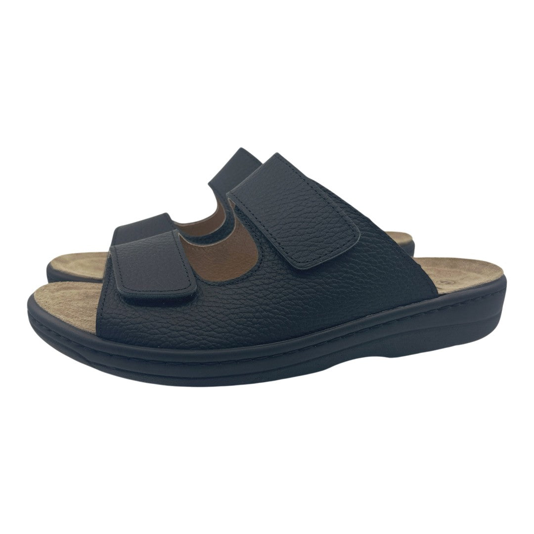 Chinelo Belvida 22.126, cor preto, par em perspetiva.