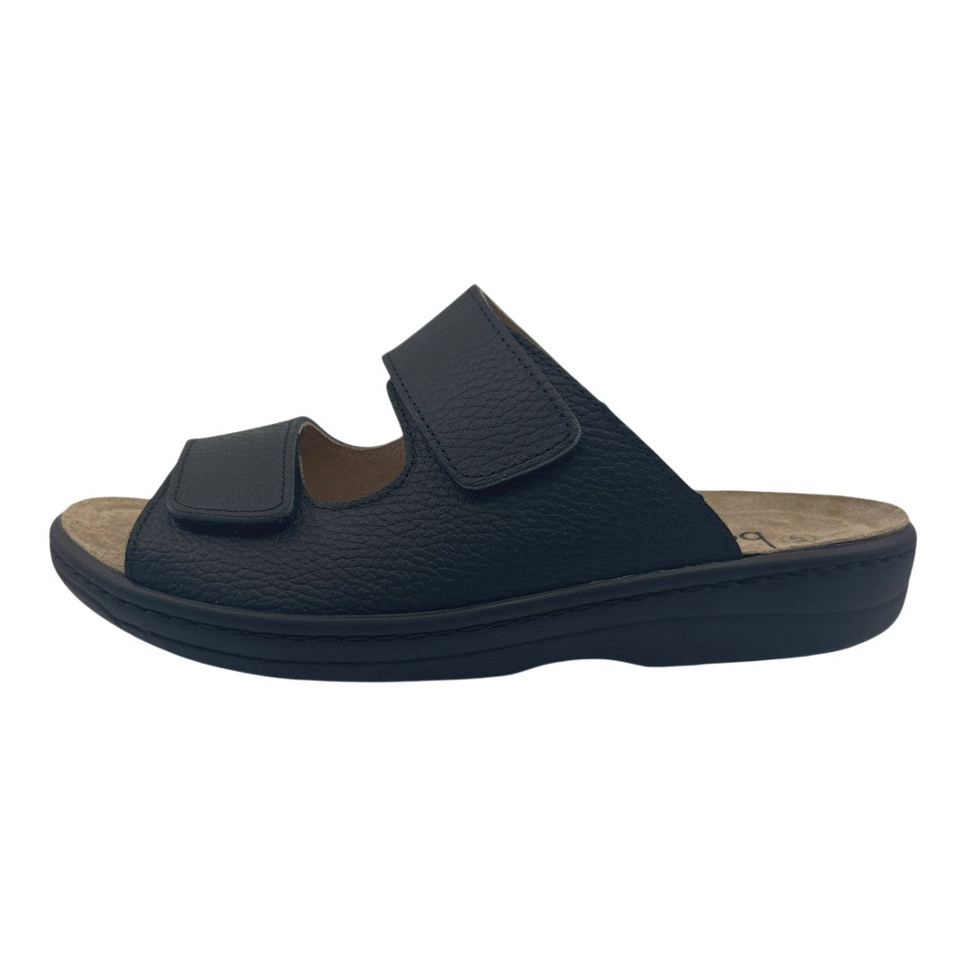 Chinelo Belvida 22.126, cor preto, vista lateral.