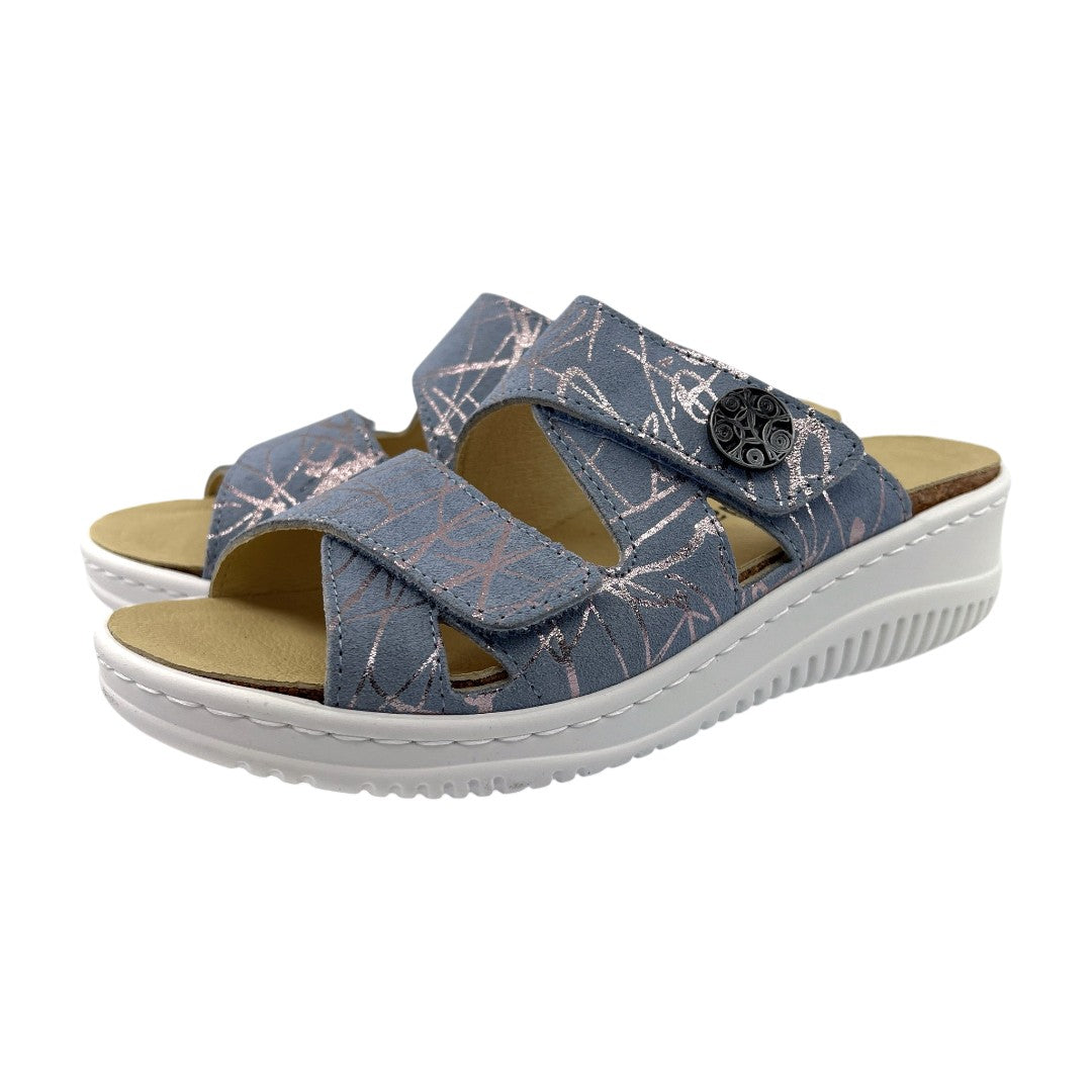 Chinelo Belvida 41.412, cor Akkumal Flash, com padrão em tons cinzentos, par em perspetiva.