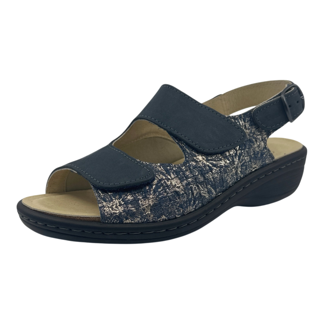 Sandália Belvida 10.303, cor azul denim, vista em perspetiva.